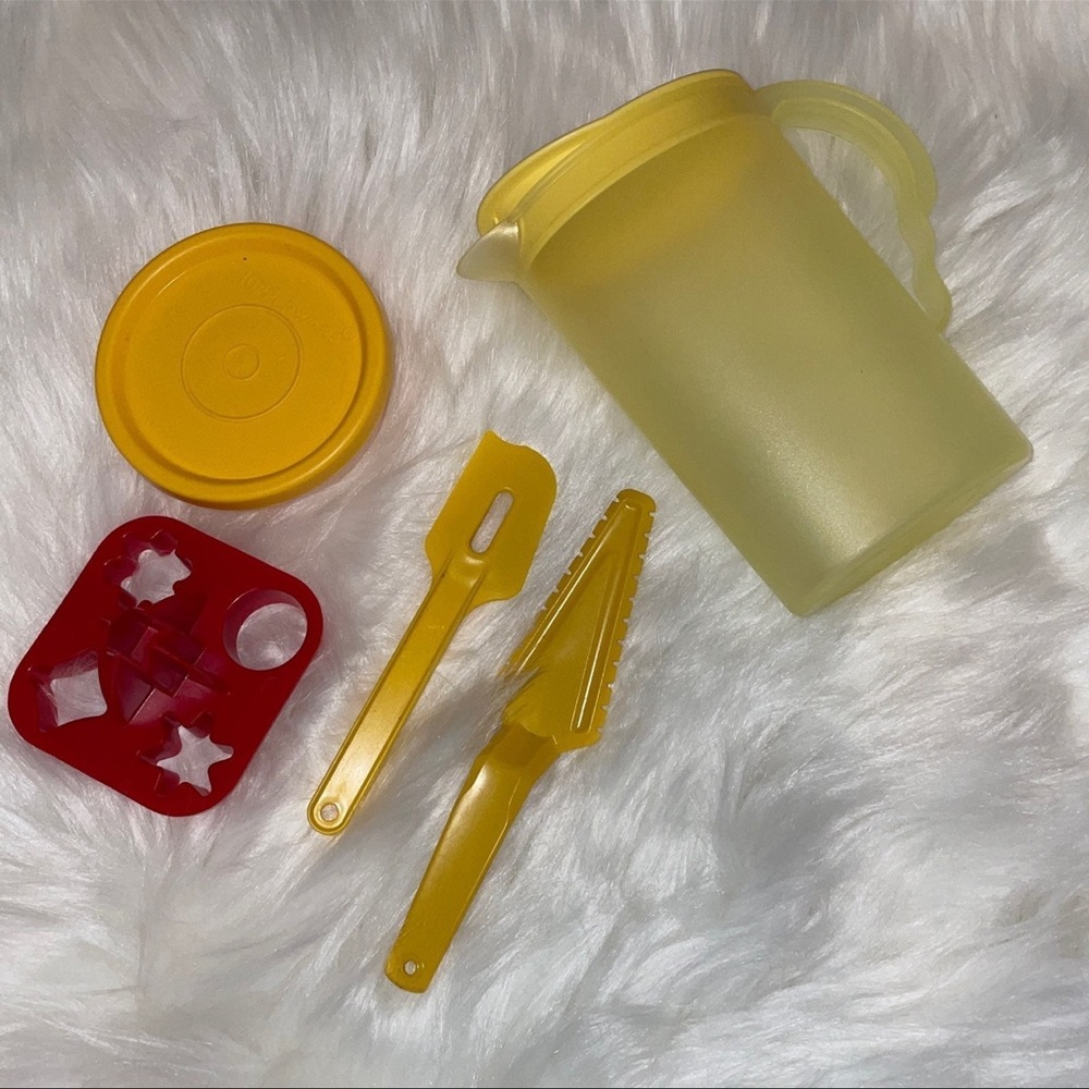 New old stock kid’s Tupperware